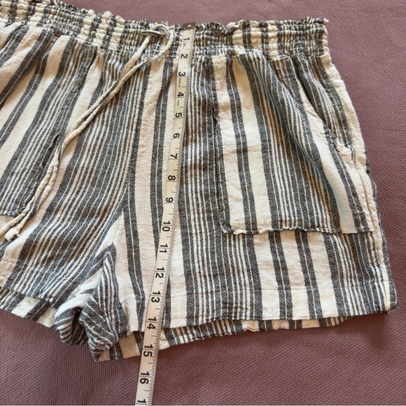 Lot of 4 Stylish Women's Shorts- Pink, Brown, Striped Linen Blend Sizes M and L - Picture 12 of 16